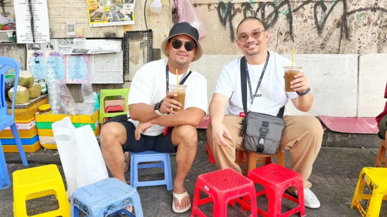 Tourists enjoying warm welcome in Ho Chi Minh City tour