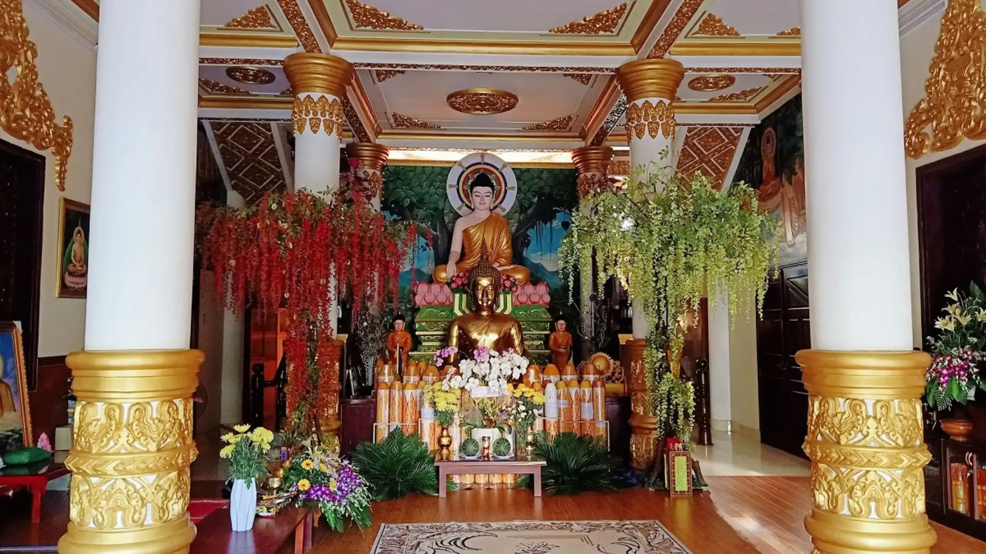 Munir Ansay Pagoda: The Golden Khmer Treasure of Can Tho 285 Interior shrine of Munir Ansay Pagoda
