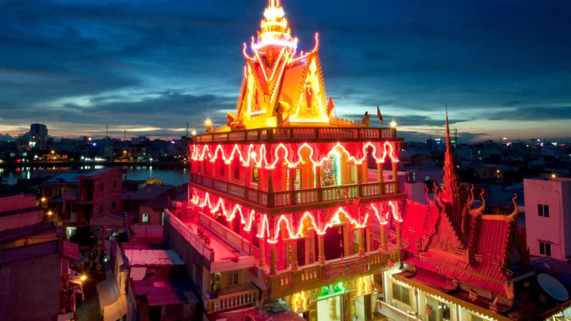 Munir Ansay Pagoda: The Golden Khmer Treasure of Can Tho 291 Munir Ansay Pagoda at night with lights