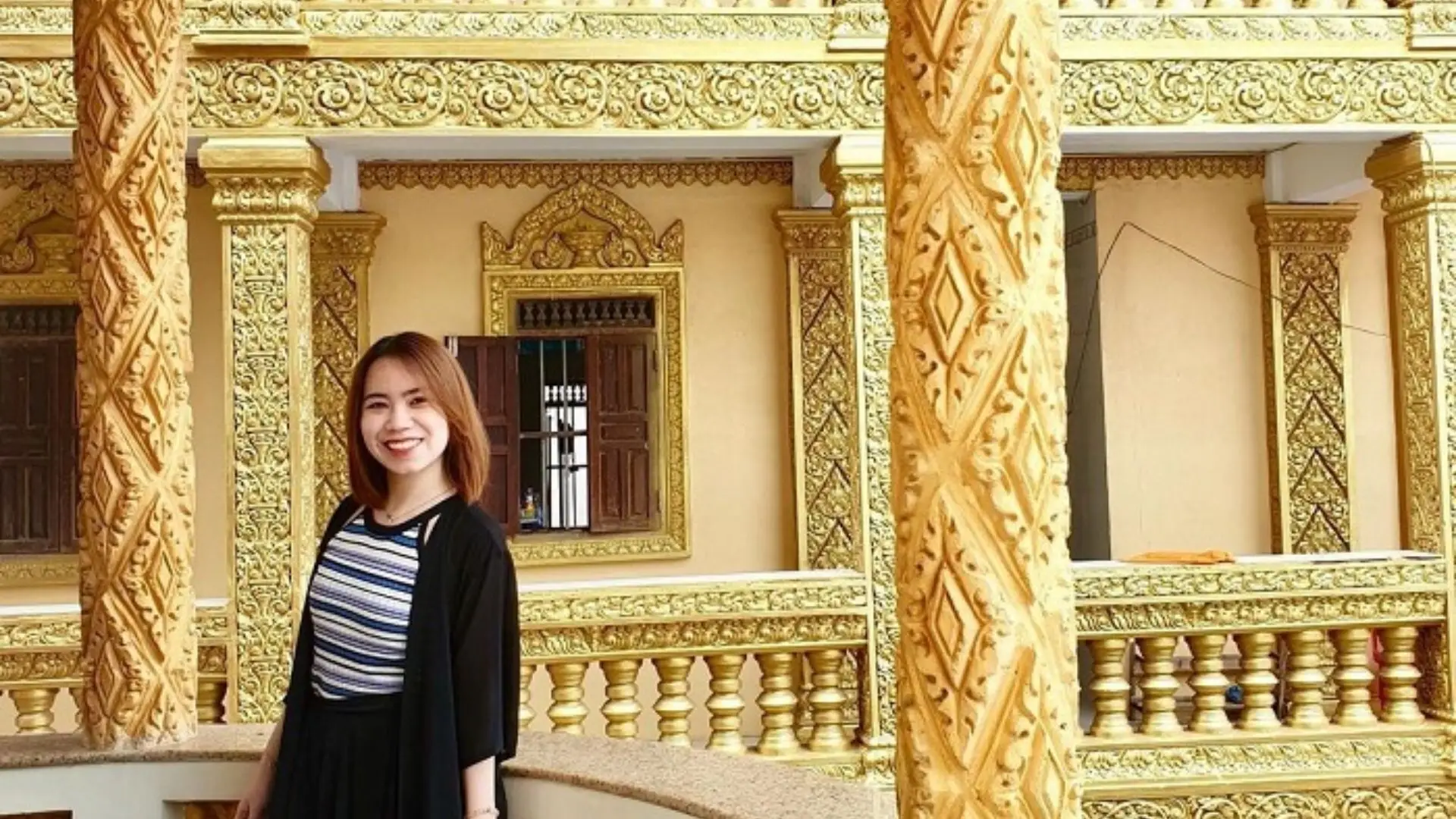 Munir Ansay Pagoda: The Golden Khmer Treasure of Can Tho 288 Tourist posing at Munir Ansay Pagoda