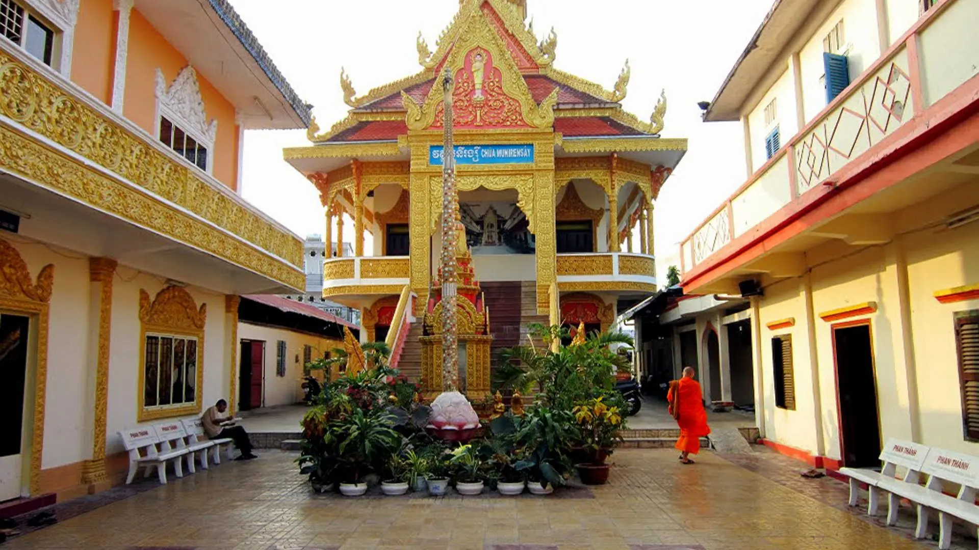 Munir Ansay Pagoda: The Golden Khmer Treasure of Can Tho 290 Munir Ansay Pagoda courtyard in Can Tho