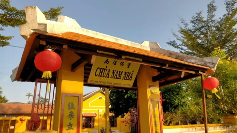 Main entrance gate of Nam Nha Pagoda