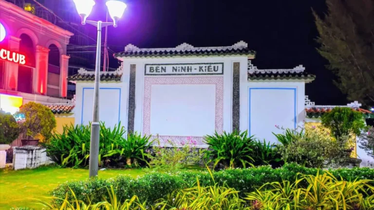 Night view of Ninh Kieu Wharf entrance with lights