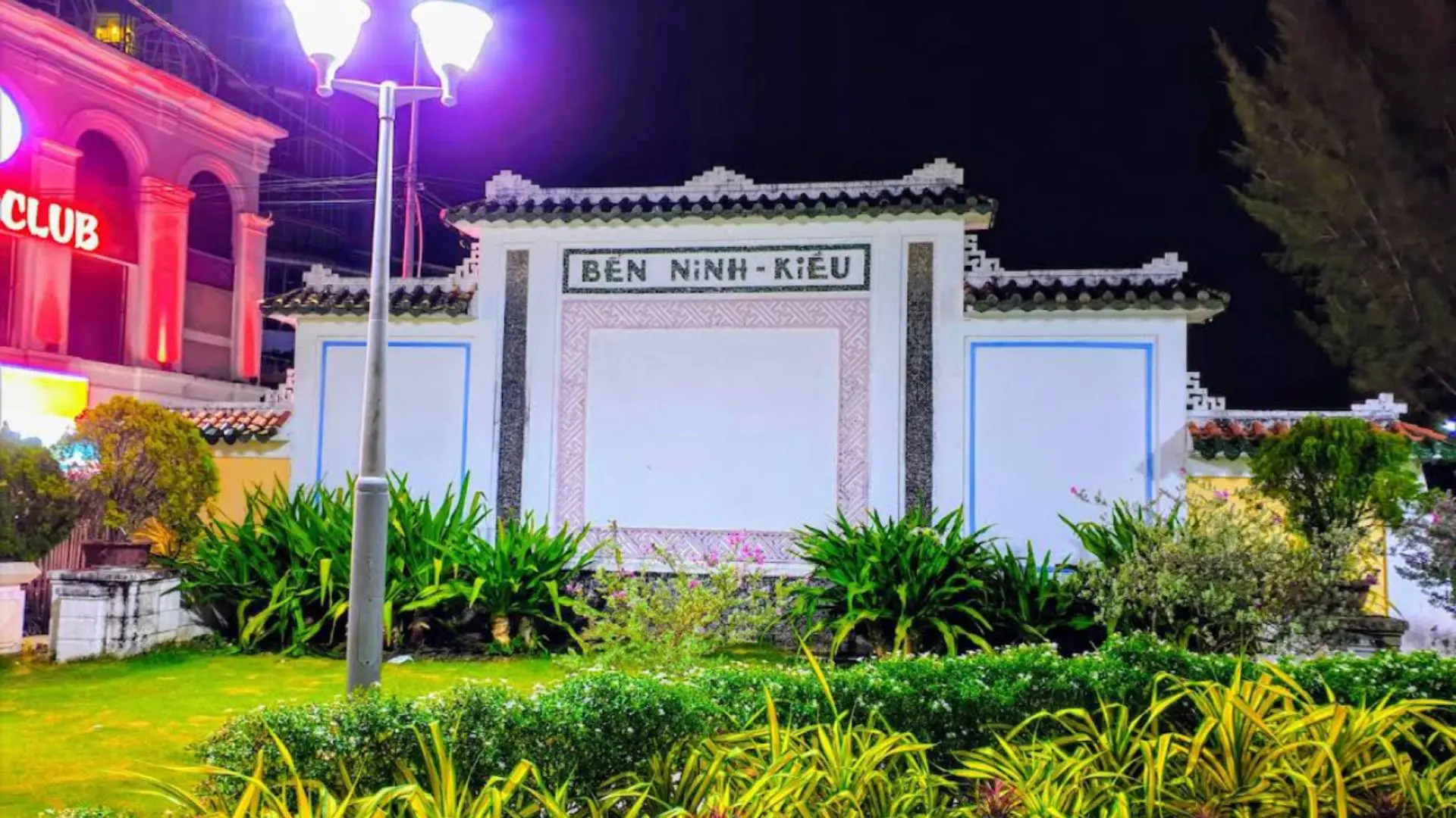 Ninh Kieu Wharf: The Heart & Soul of the Mekong Delta 281 Night view of Ninh Kieu Wharf entrance with lights