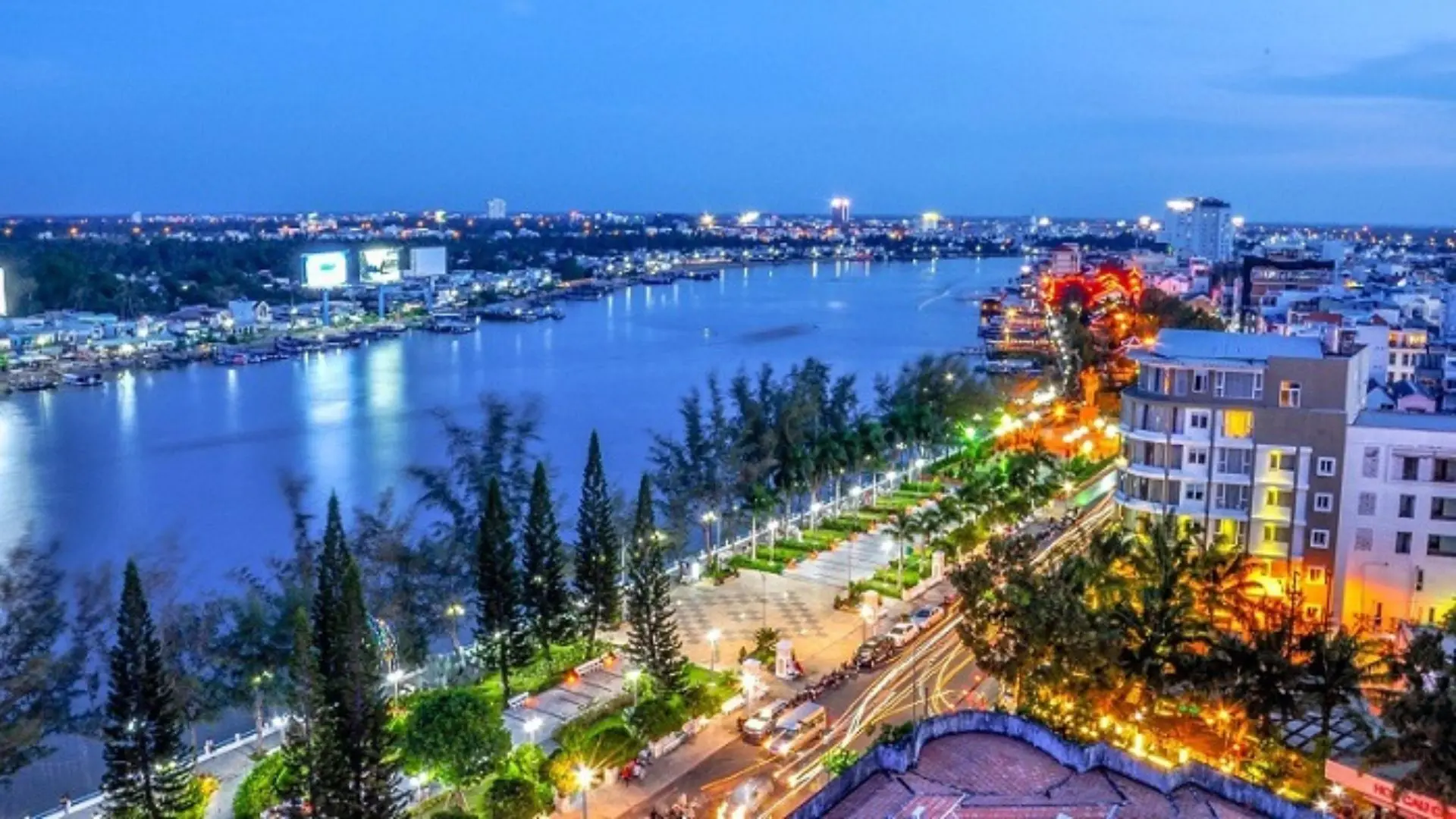 Ninh Kieu Wharf: The Heart & Soul of the Mekong Delta 280 Ninh Kieu Wharf riverside view at dusk in Can Tho