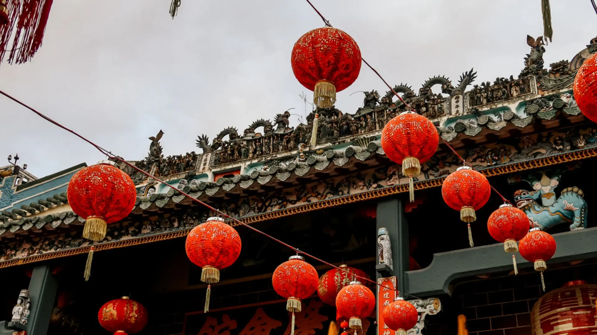 mekong smile ong temple lanterns