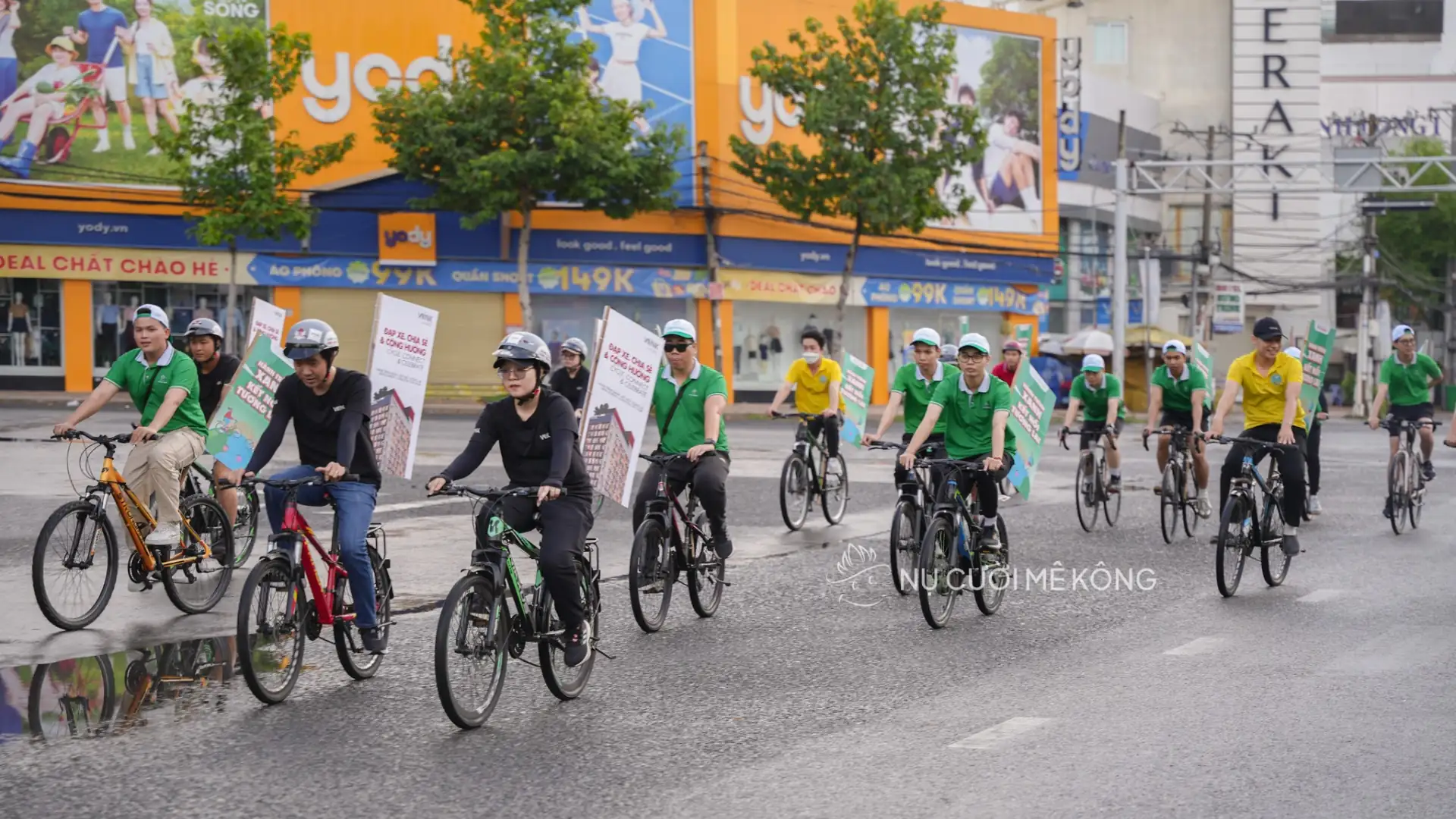Representatives of Mekong Smile, Wink Hotel, Ben Thanh Tourist, and My Khanh Tourist Village in Green Cycling in Can Tho