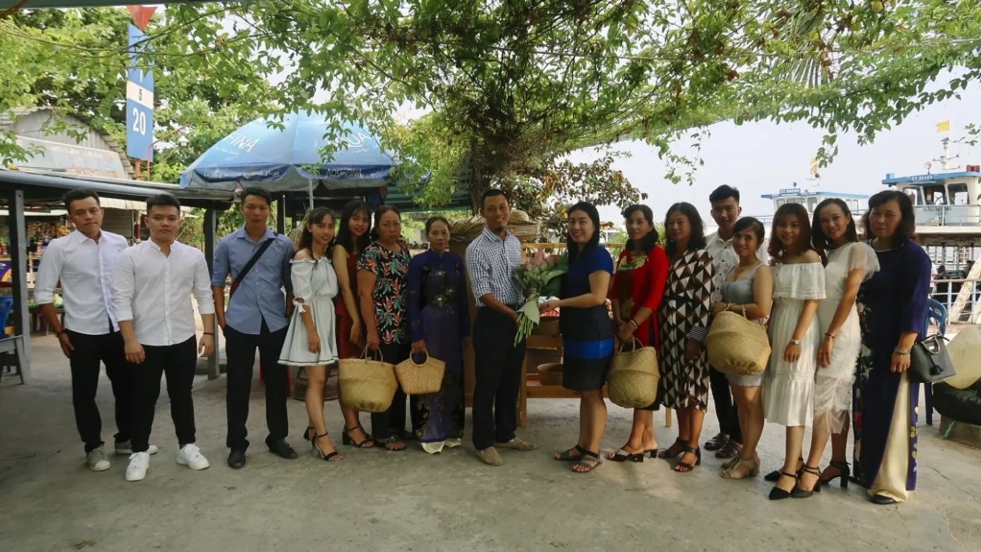 Mekong Smile Sponsors Con Son Islet Environmental Protection Project to Reduce Plastic Waste 16 Mekong Smile representatives presenting the plastic waste cabinet to Con Son community