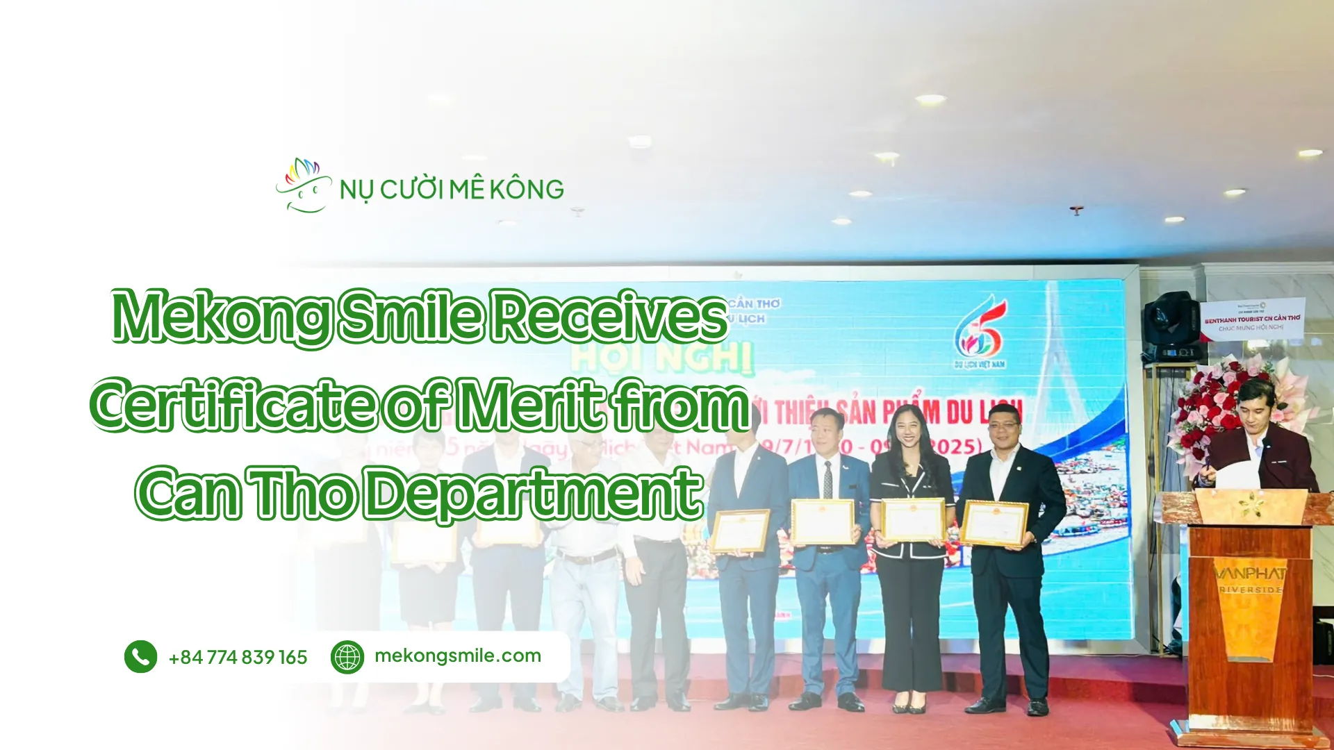 CEO Tran Thanh Thai receiving the Certificate of Merit for contributions to Can Tho tourism