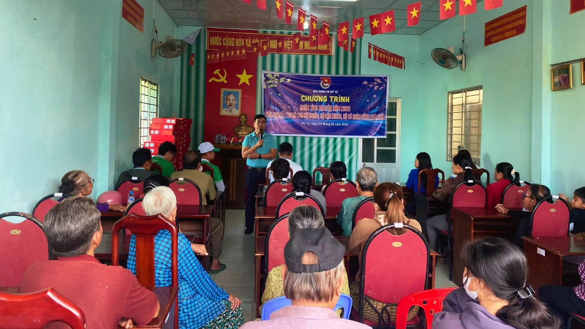 Crowd attending Tet of Love 2026 charity gift-giving event for disadvantaged families in the Mekong Delta