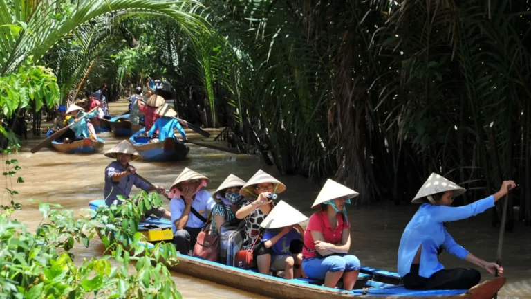 Local rowing boat experience at Thoi Son Island