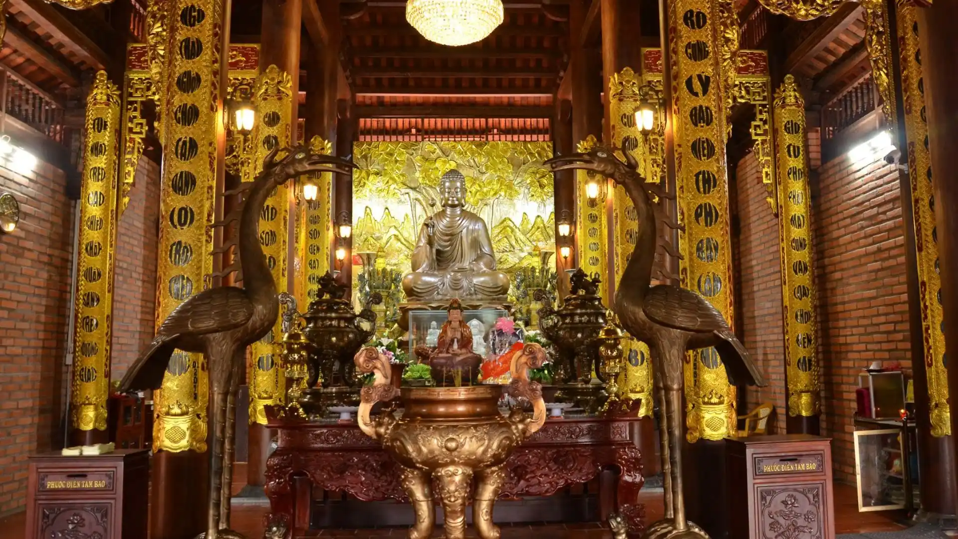 The solemn main hall of Truc Lam Phuong Nam Zen Monastery.
