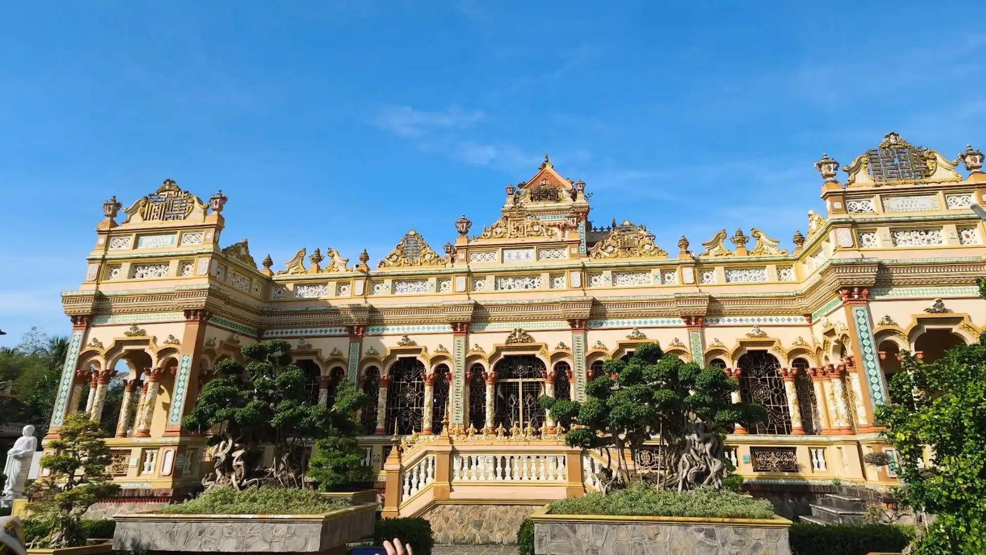 Wide view of Vinh Trang Pagoda architecture in My Tho, Tien Giang, Mekong Delta