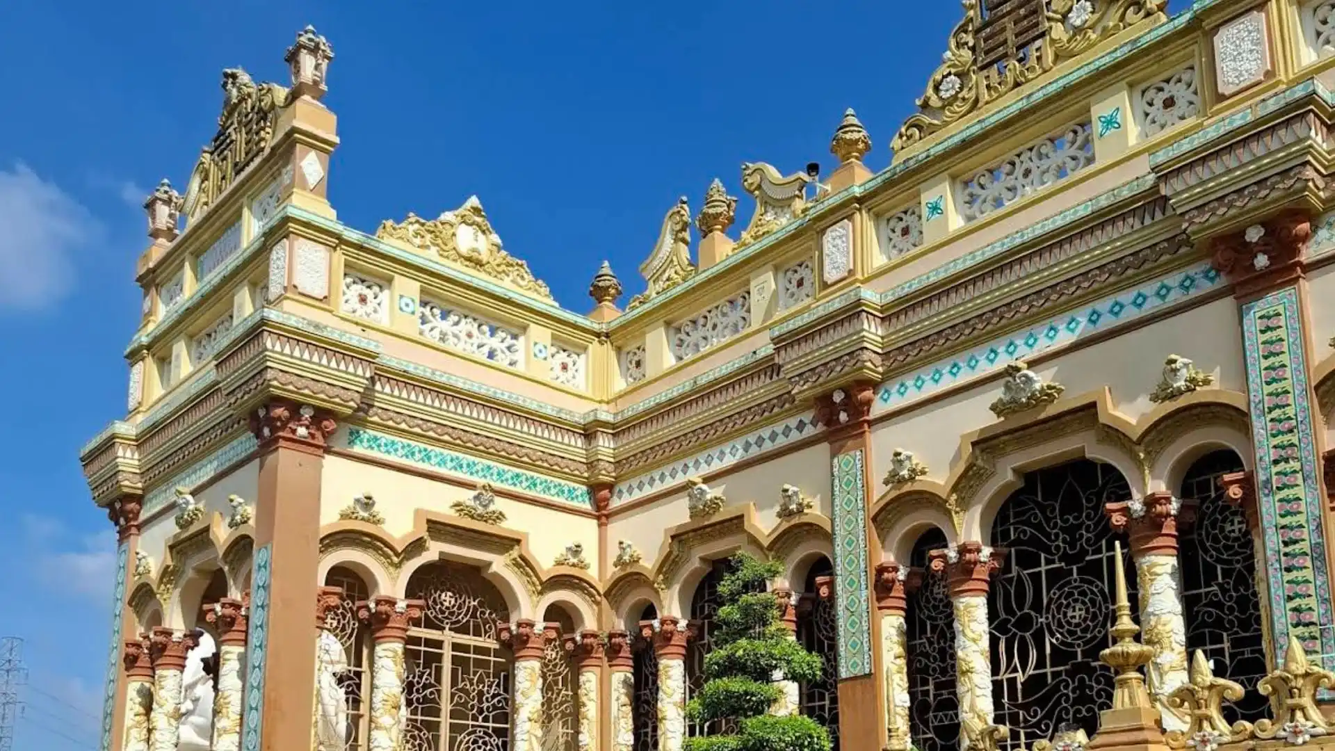 Decorative architectural details of Vinh Trang Pagoda in My Tho, Tien Giang