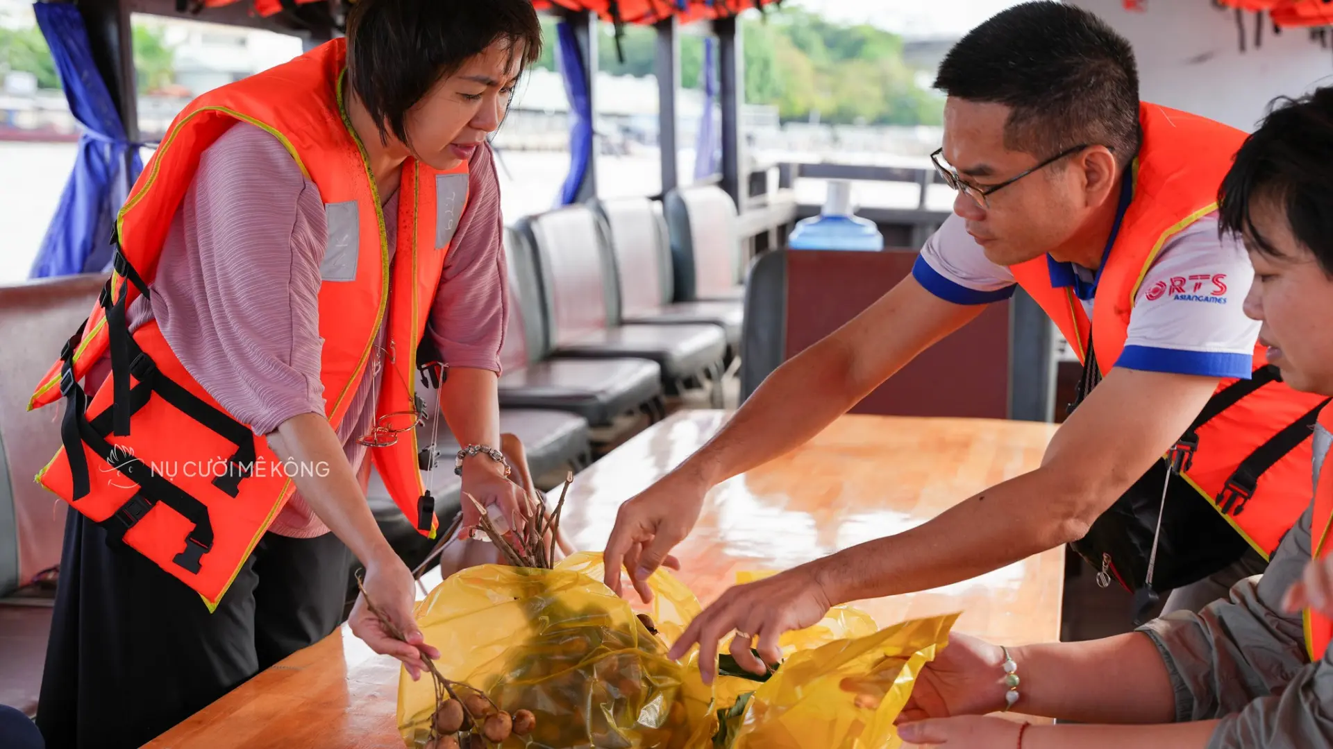 Mekong Smile guides SEAEF delegation to try Cai Rang specialties