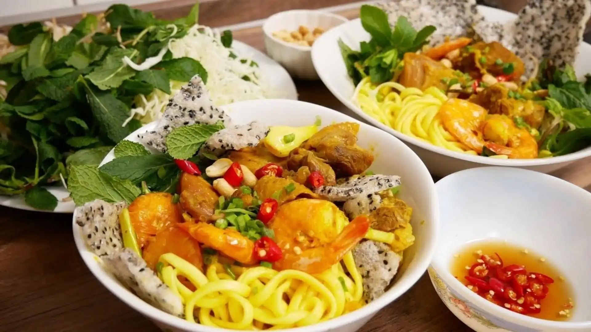 What to Eat in Vietnam: 30 Must-Try Dishes 86 Mì Quảng noodles served with meat, herbs and a small amount of broth