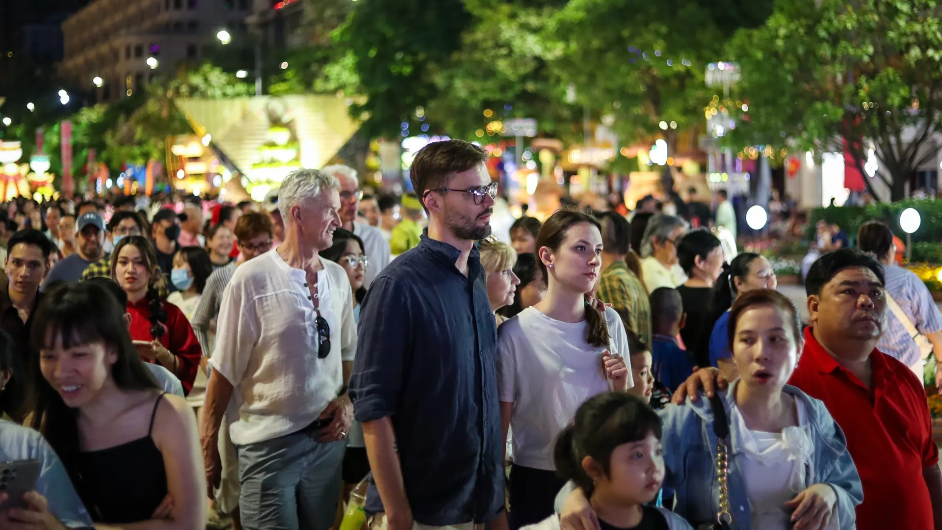 Nguyen Hue Walking Street – lively pedestrian boulevard in Ho Chi Minh City