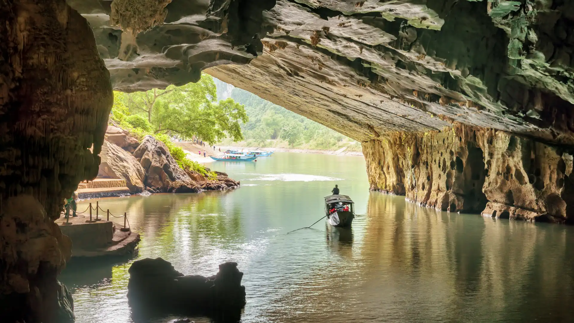 The Vietnam Itinerary Guide for Your Vietnam Trip 418 Boat entering Phong Nha Cave through Son River