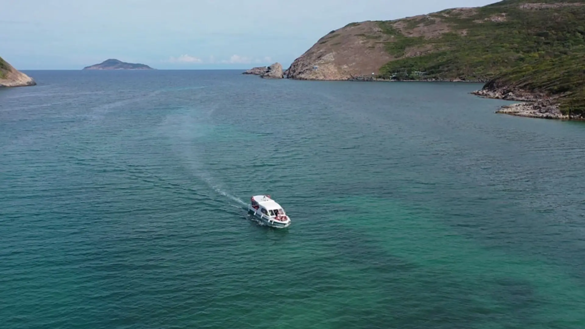 Speedboat cruising across Bamboo Lagoon in Con Dao