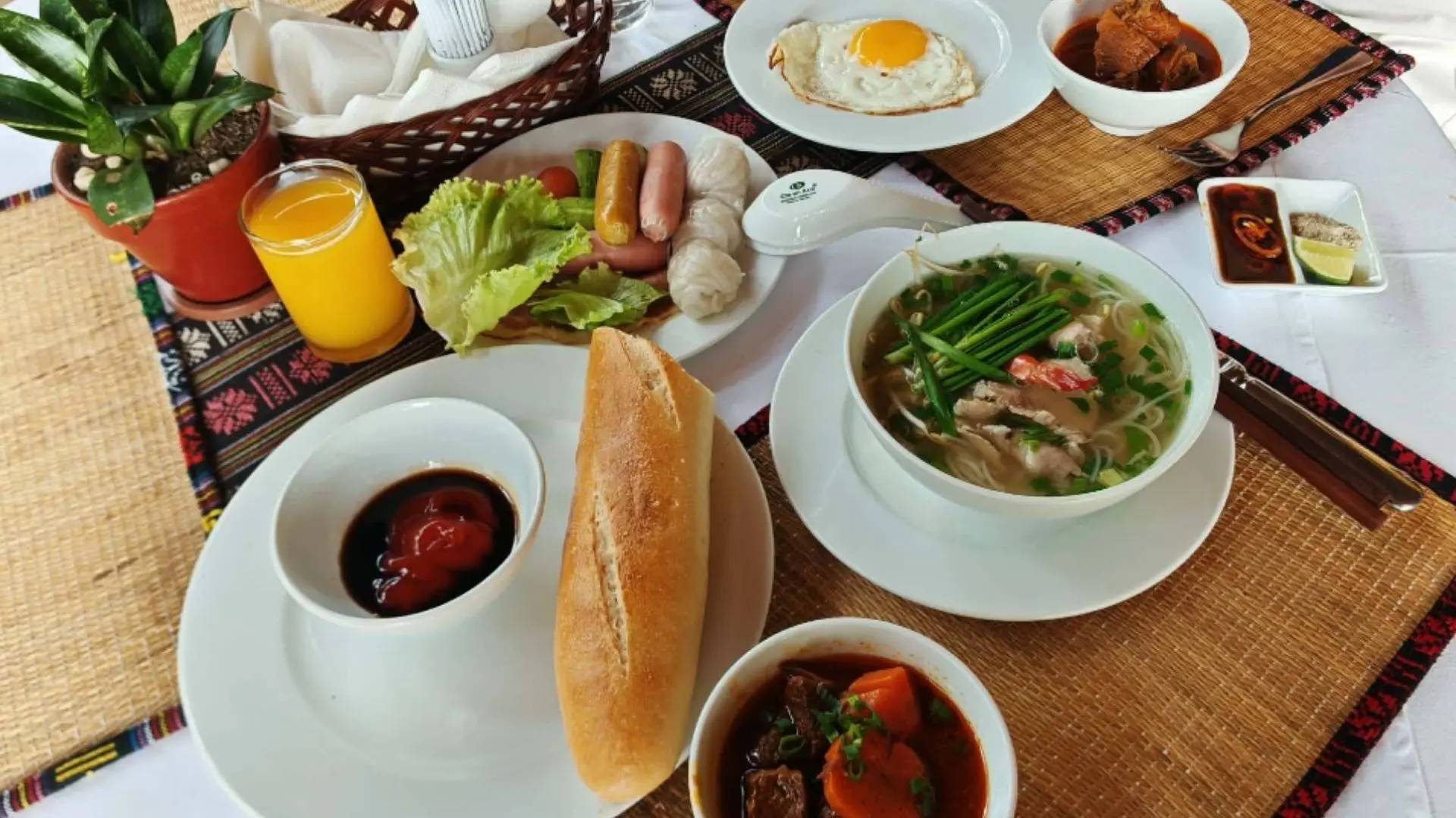 Can Tho Restaurant Guide: Where to Eat by Meal and Location 35 Vietnamese breakfast set with noodle soup, bread, fruit and drinks at Spices Restaurant