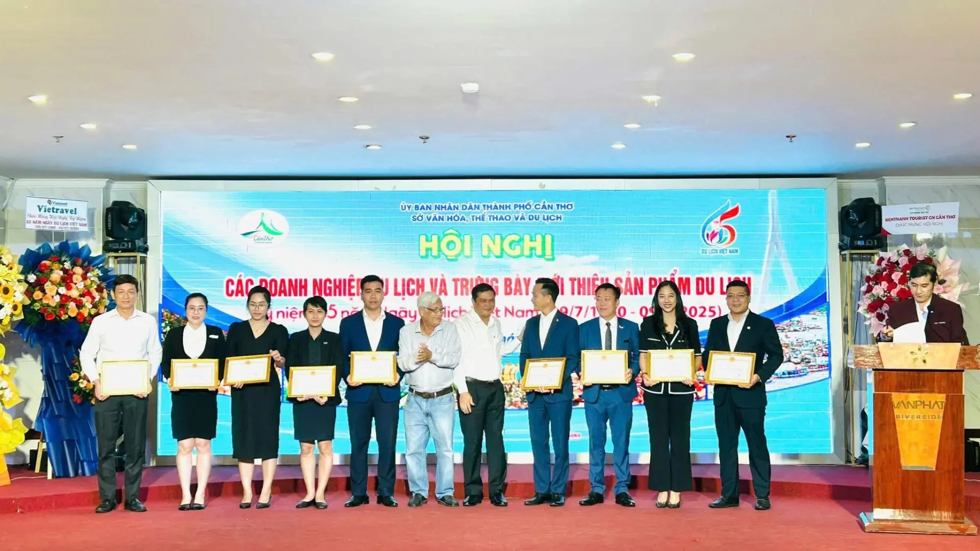 Recognition for contributions to Can Tho tourism