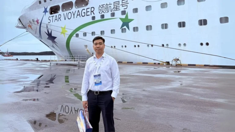 Mr. Tran Thanh Thai presenting innovative tourism ideas at Mekong Smile office