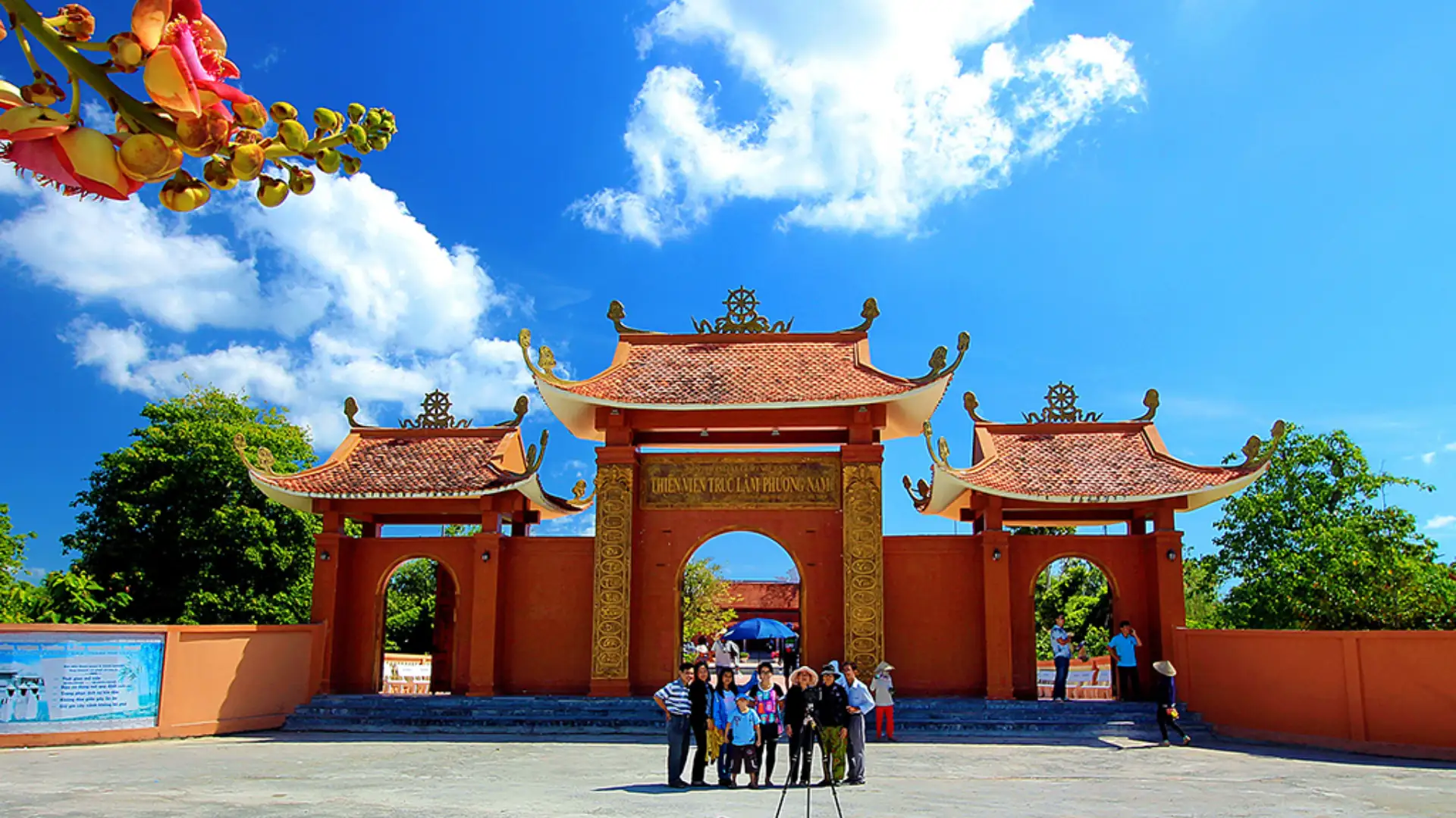 Truc Lam Phuong Nam Zen Monastery – the largest Buddhist temple in the Mekong Delta, surrounded by peaceful gardens