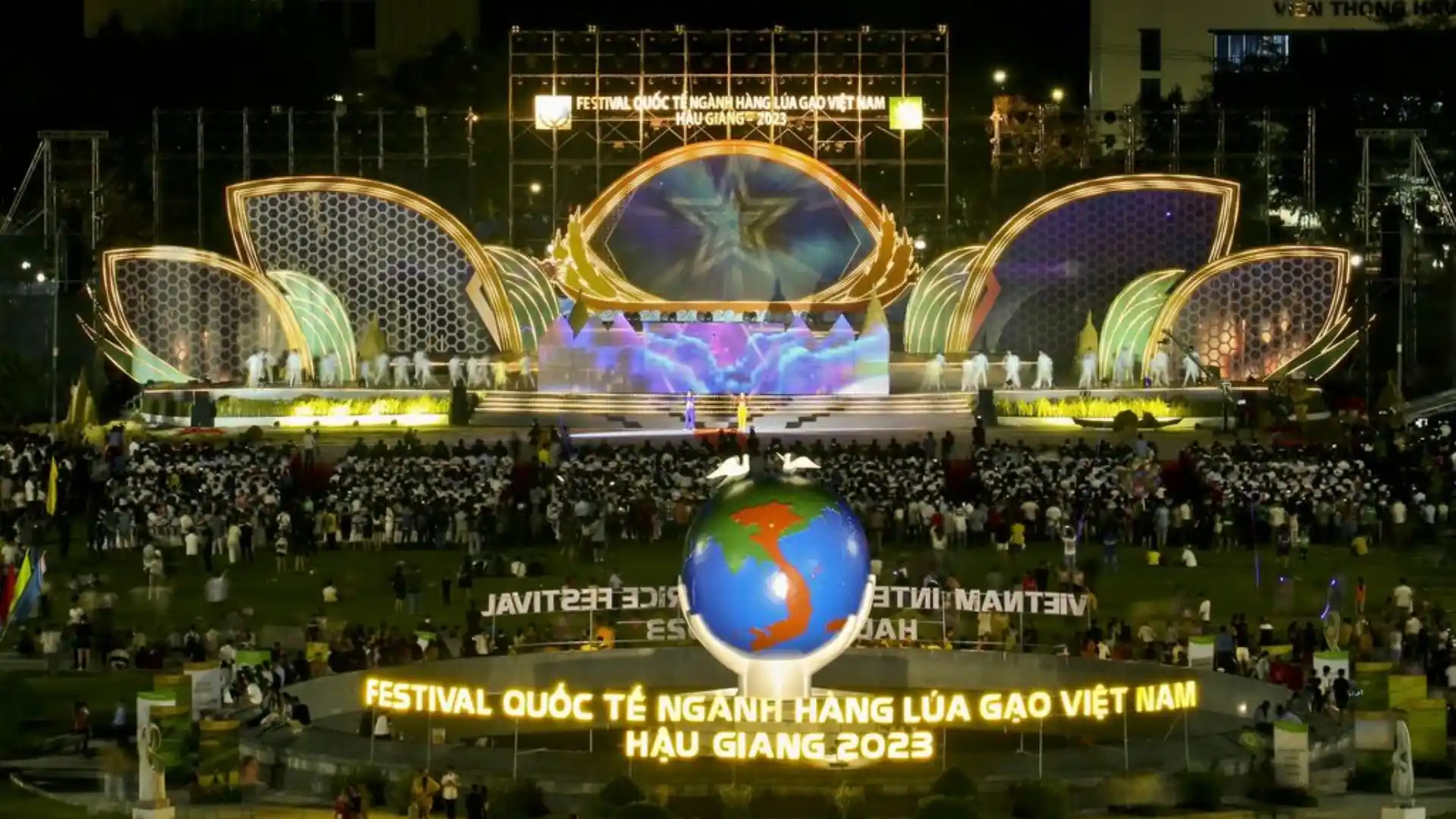 Vietnam Rice Festival 2026 in Can Tho: Schedule & Visitor Guide 8 Illuminated stage and audience at the 2023 Vietnam International Rice Festival in Hau Giang
