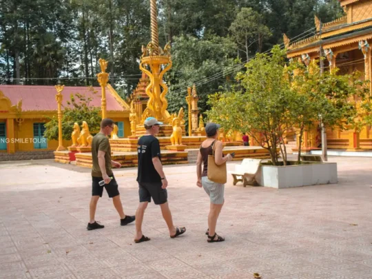Exploring the peaceful courtyard of Phu Ly Pagoda in Vinh Long